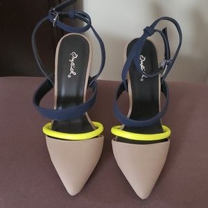Qupid closed-toe ankle heels